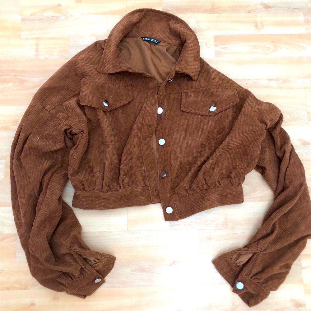 Cropped swayed faux leather jacket